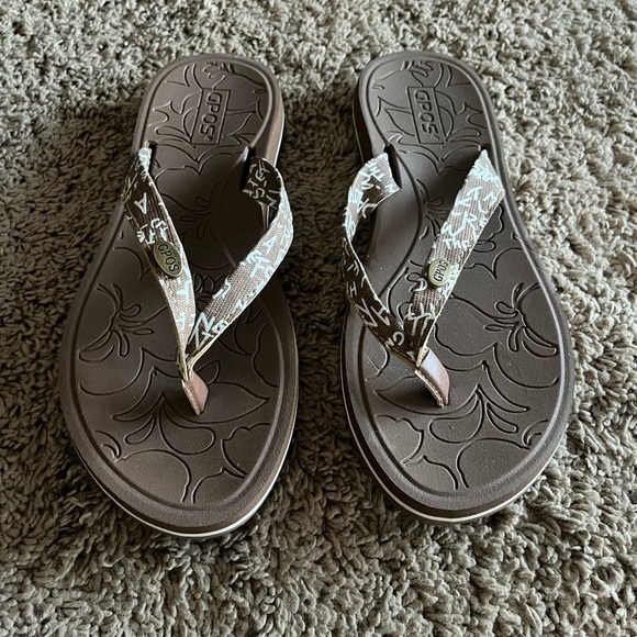 NWOT Comfortable Leather strap thong sandals - Picture 2 of 4